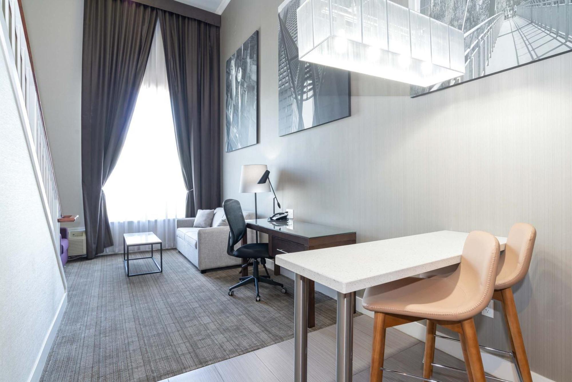 Sandman Signature Winnipeg Airport Hotel & Suites ภายนอก รูปภาพ